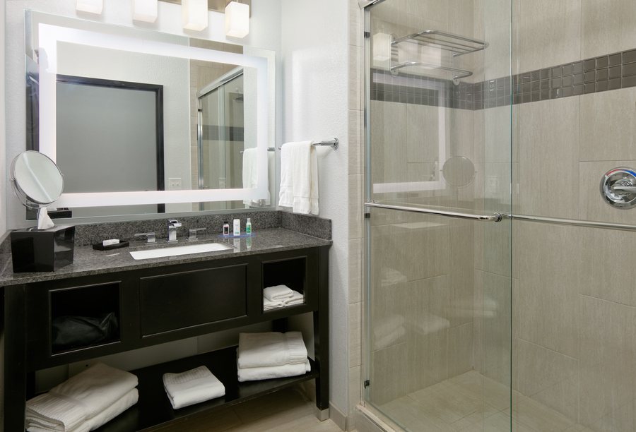 Sleep Inn And Suites Lubbock — Bathroom