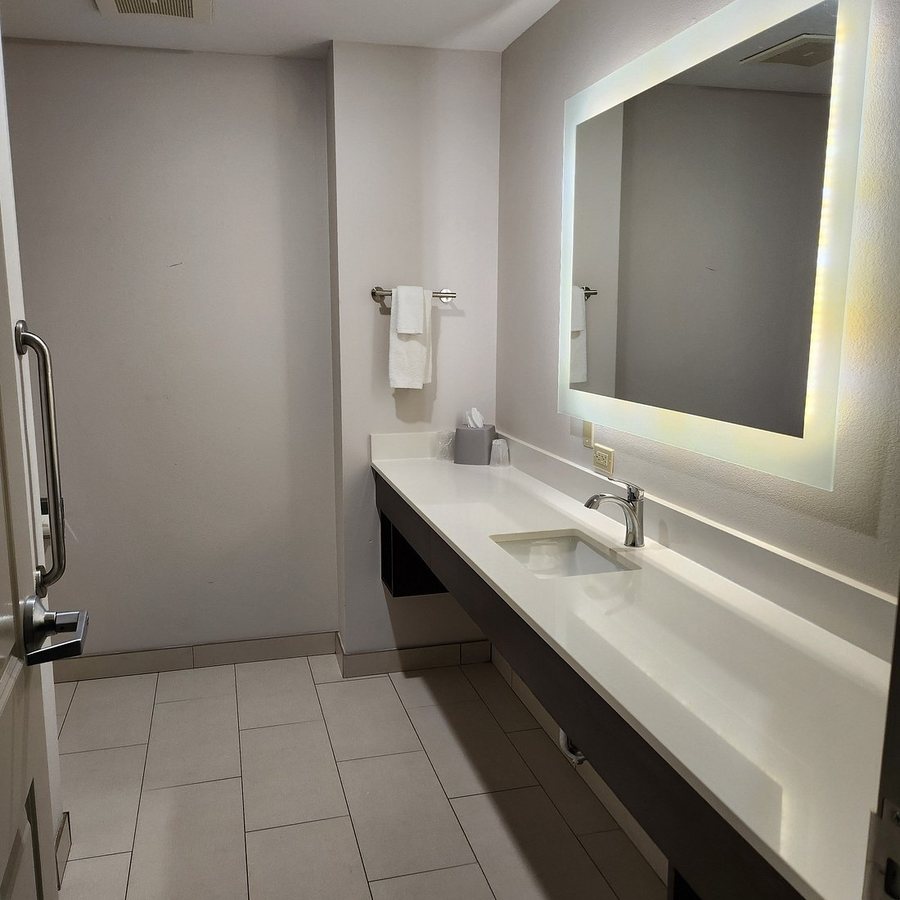 Sleep Inn Baton Rouge East I 12 — Bathroom