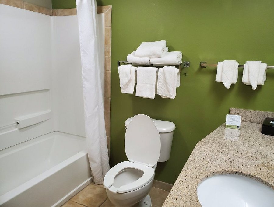 Sleep Inn Boone University Area — Bathroom