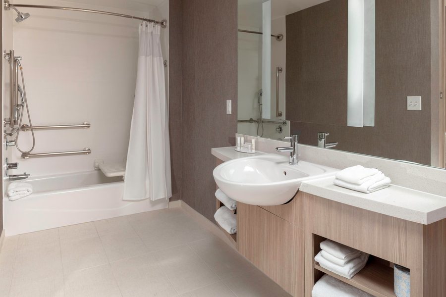Sleep Inn Denver Tech Center — Bathroom