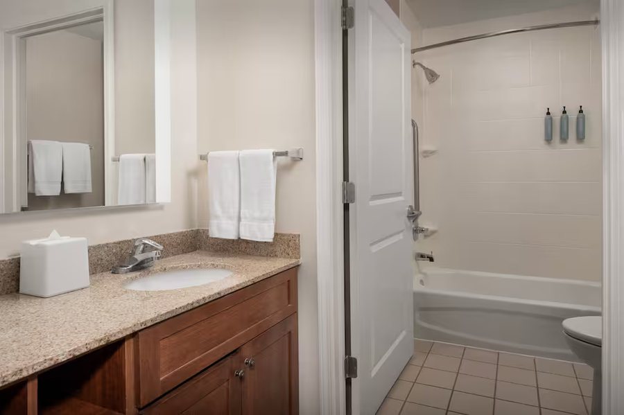 Sleep Inn Fayetteville North — Bathroom
