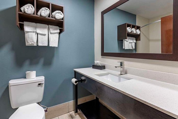 Sleep Inn — Bathroom