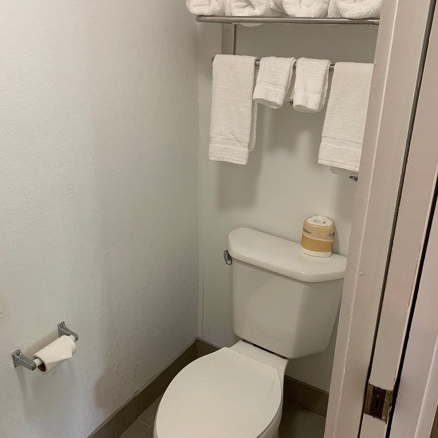 SLEEP INN FORT MILL AMUSEMENT PARK AREA — Bathroom
