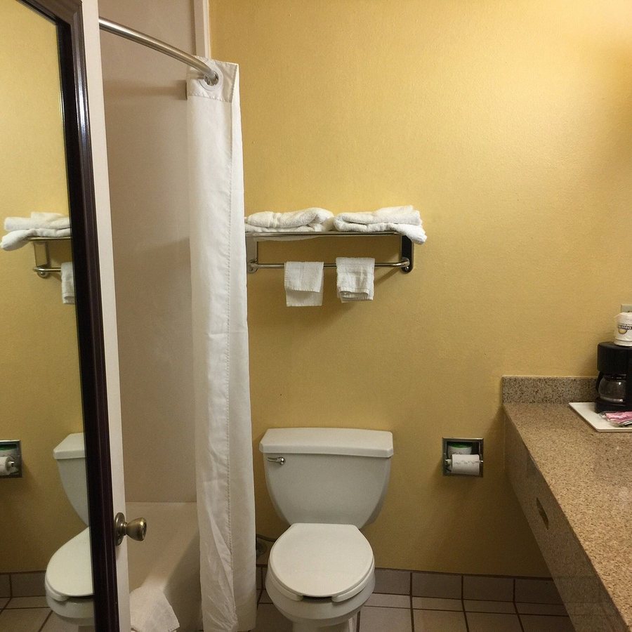 Sleep Inn Henderson I 85 — Bathroom
