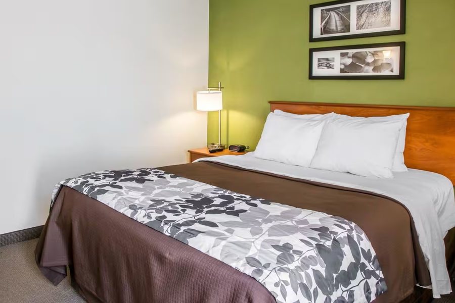 Sleep Inn Midway Airport — Guest room