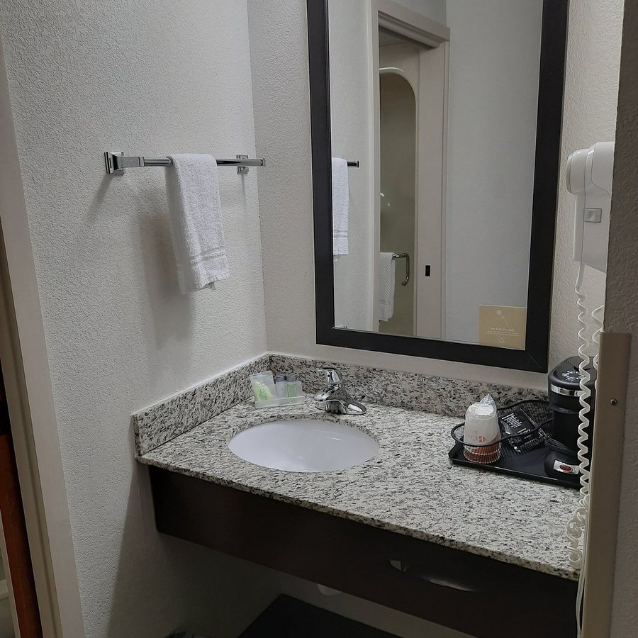Sleep Inn — Bathroom