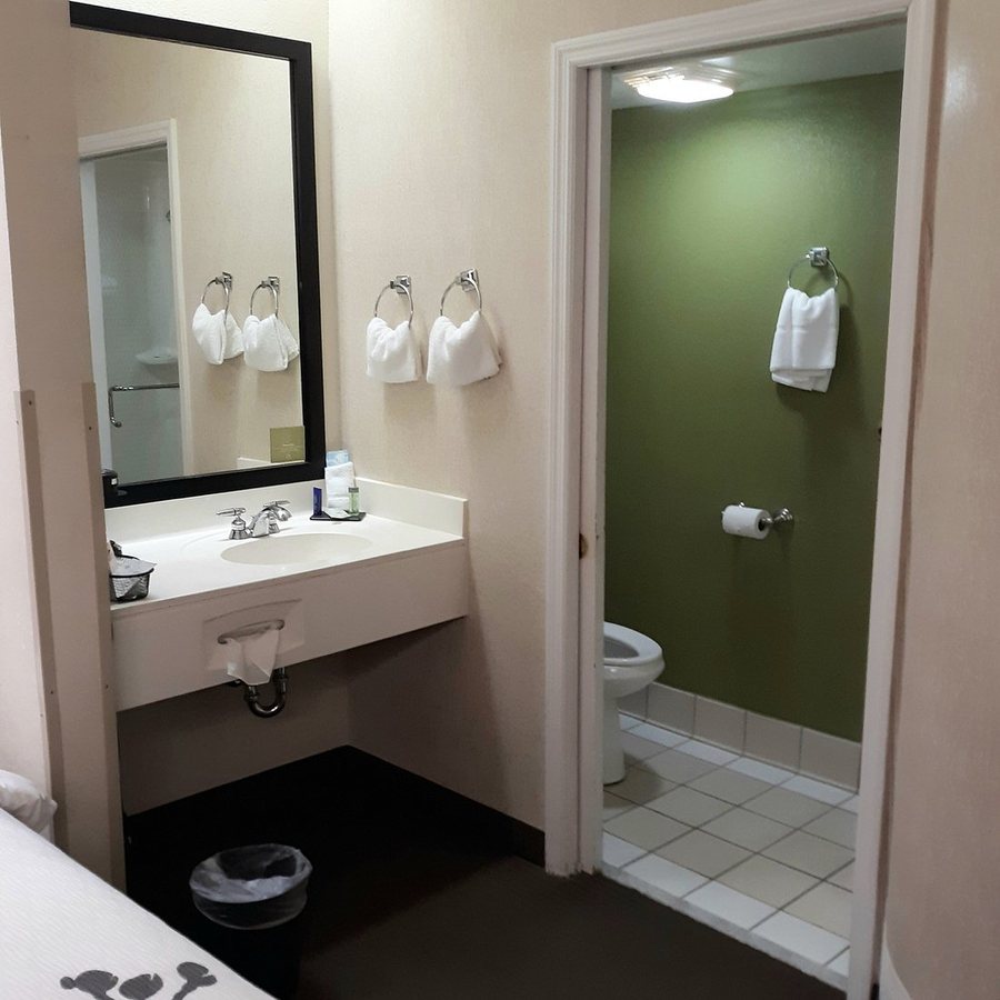 Sleep Inn Murfreesboro Murfreesboro Tennessee — Bathroom