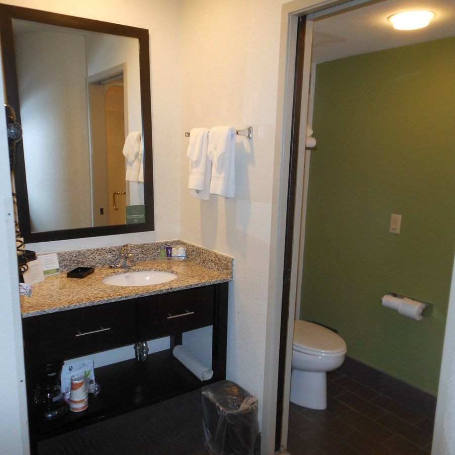 Sleep Inn O Fallon near I 64 — Bathroom