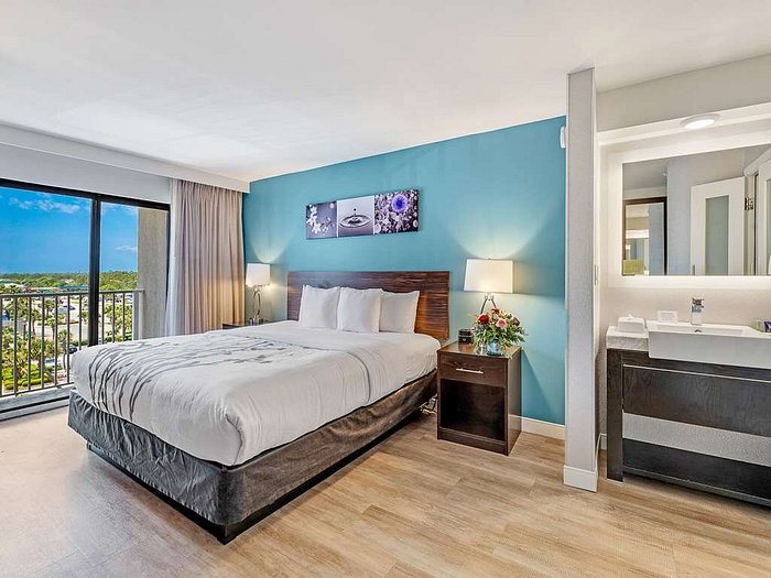 Sleep Inn On The Beach — Guest room