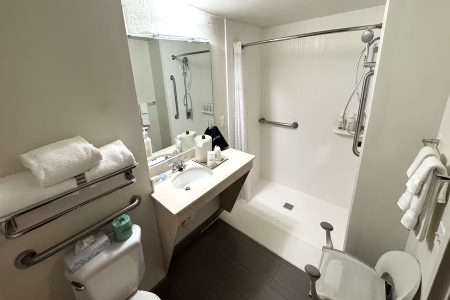 Sleep Inn Raleigh Durham Airport — Bathroom