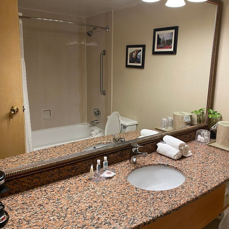 Sleep Inn Rockville — Bathroom
