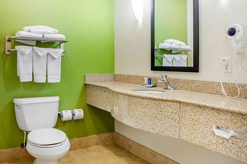 Sleep Inn Suites Airport — Bathroom