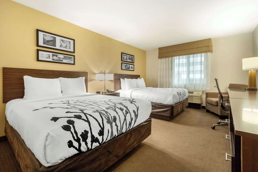 Sleep Inn Suites Alerus Center — Guest room