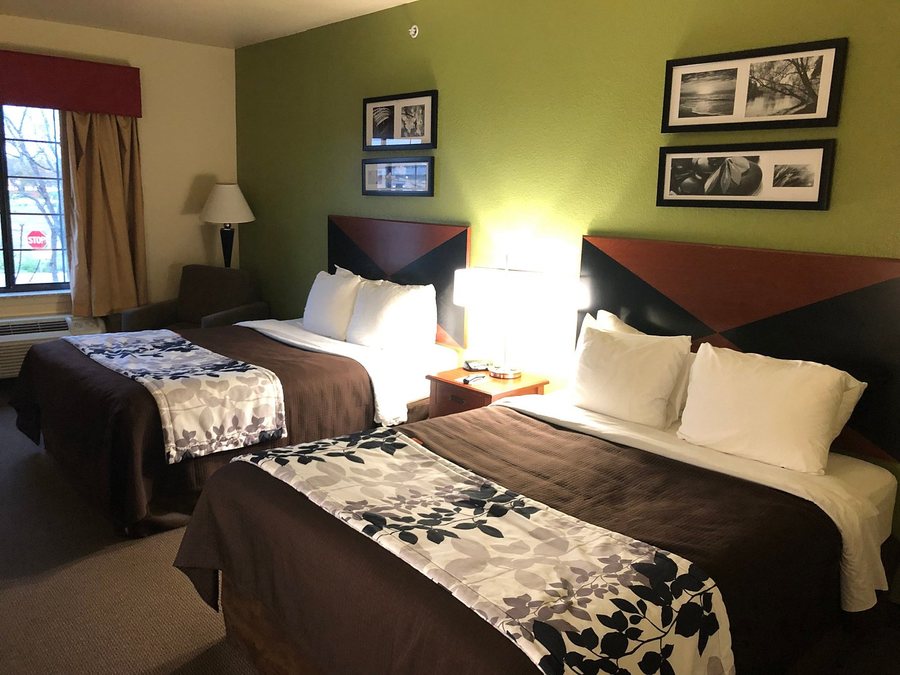 Sleep Inn Suites at Six Flags — Guest room