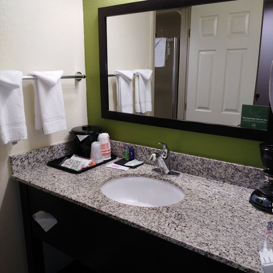 Sleep Inn Suites Central I 44 — Bathroom