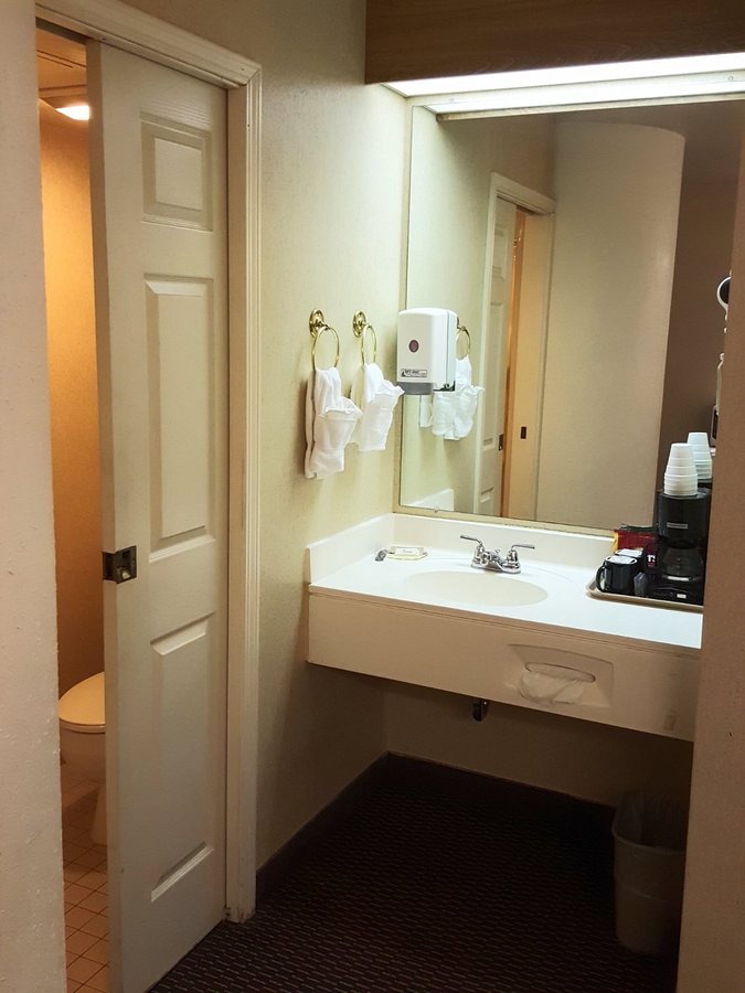 Sleep Inn Suites Chiloquin Crater Lake Junction — Bathroom