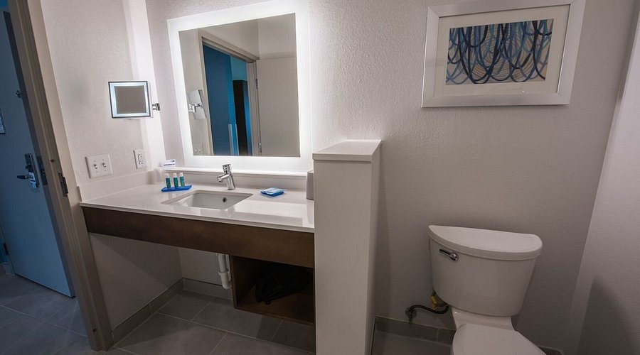Sleep Inn Suites Dripping Springs Austin Area — Bathroom