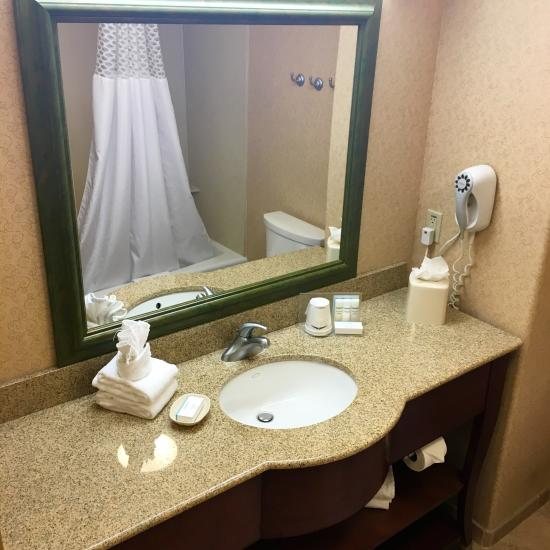 Sleep Inn Suites Hays I 70 — Bathroom