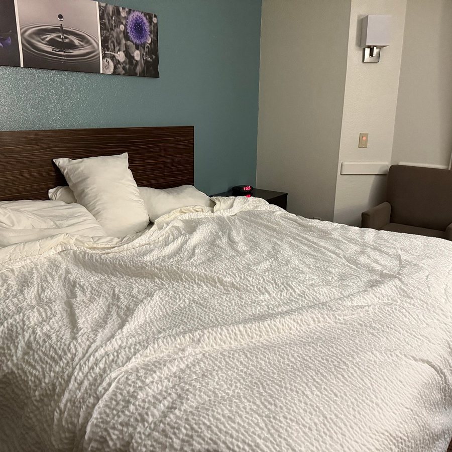 Sleep Inn Suites Kingsport Tricities Airport — Guest room