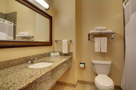 Sleep Inn Suites — Bathroom