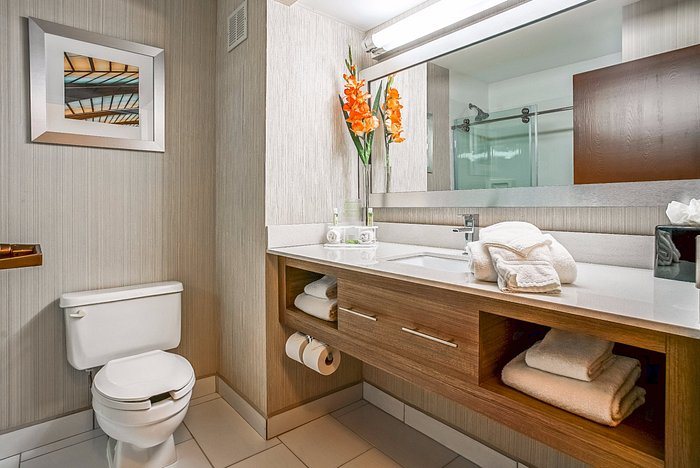 Sleep Inn Suites — Bathroom