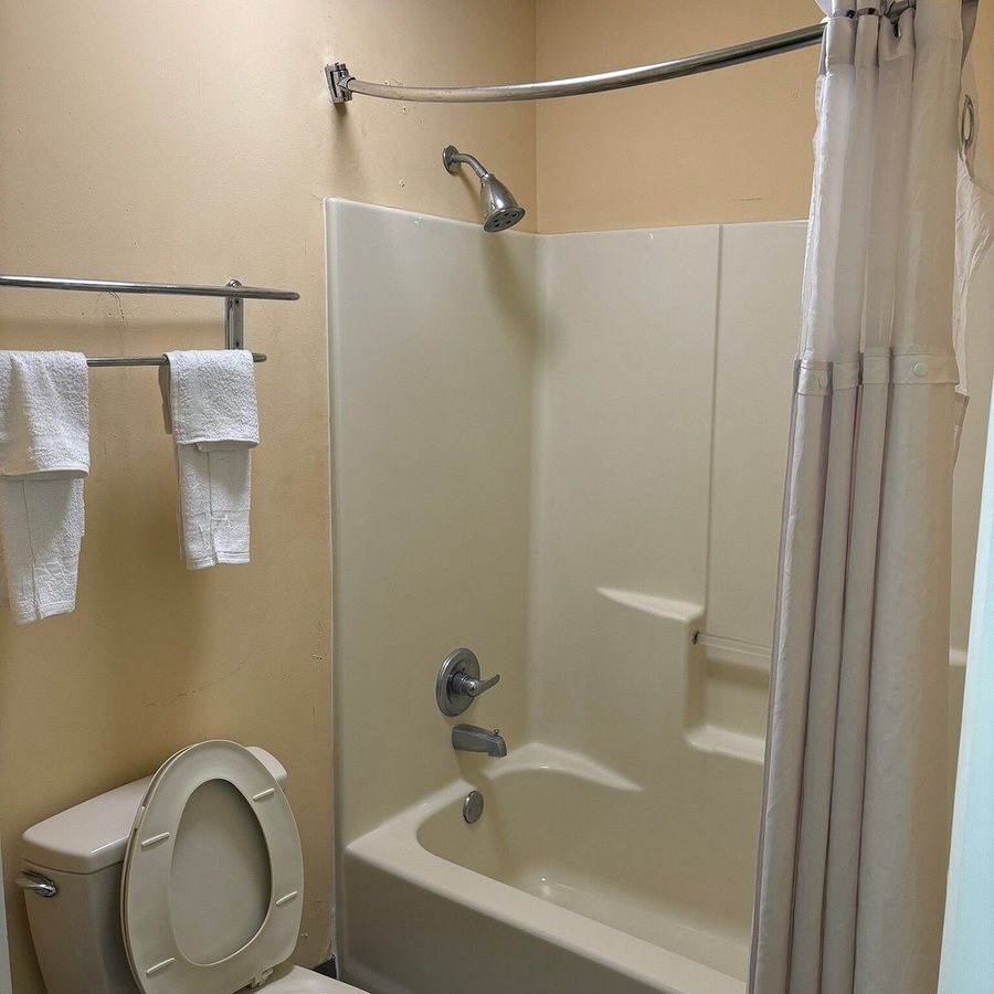 Sleep Inn Suites Meridian Bonita Lakes — Bathroom