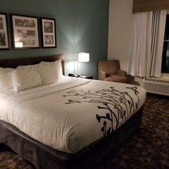 Sleep Inn Suites Middletown Goshen — Guest room