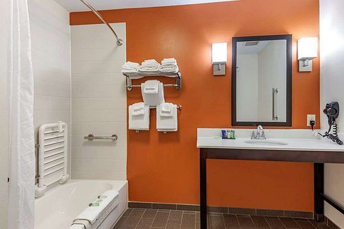 Sleep Inn Suites Moab Near Arches National Park — Bathroom