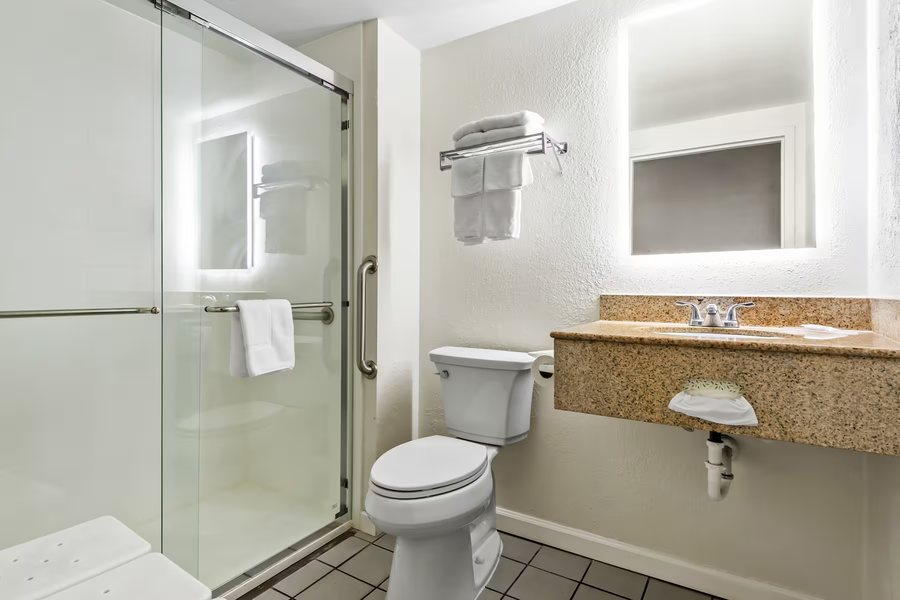 Sleep Inn Suites Ronks — Bathroom