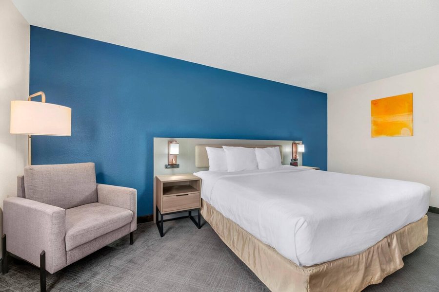 Sleep Inn Suites Sheboygan I 43 — Guest room