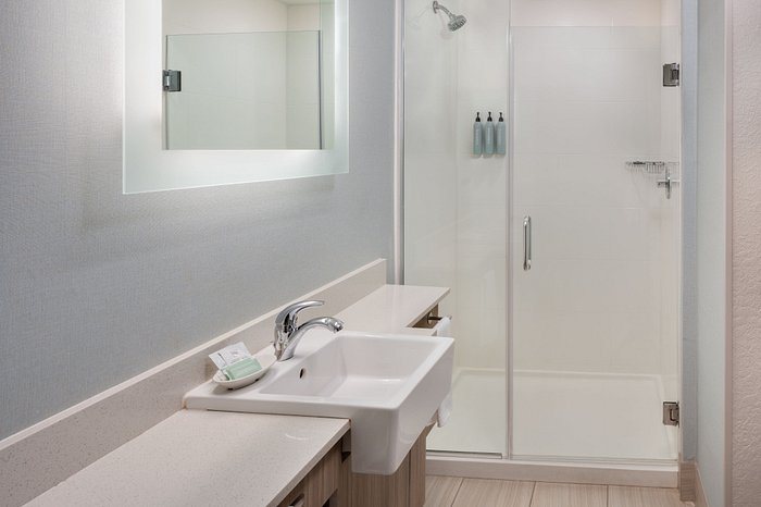 Sleep Inn Suites Smyrna — Bathroom