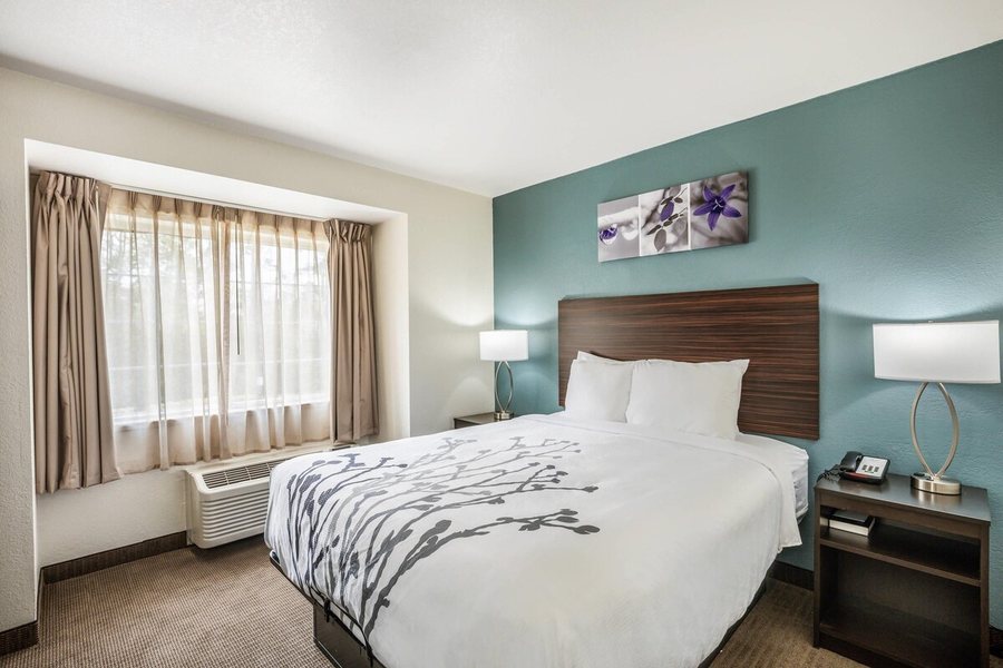 Sleep Inn Suites — Guest room