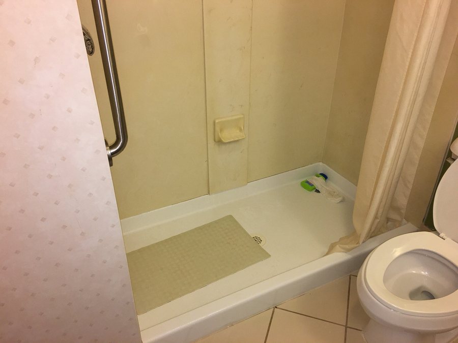 Sleep Inn Suites Virginia Horse Center — Bathroom