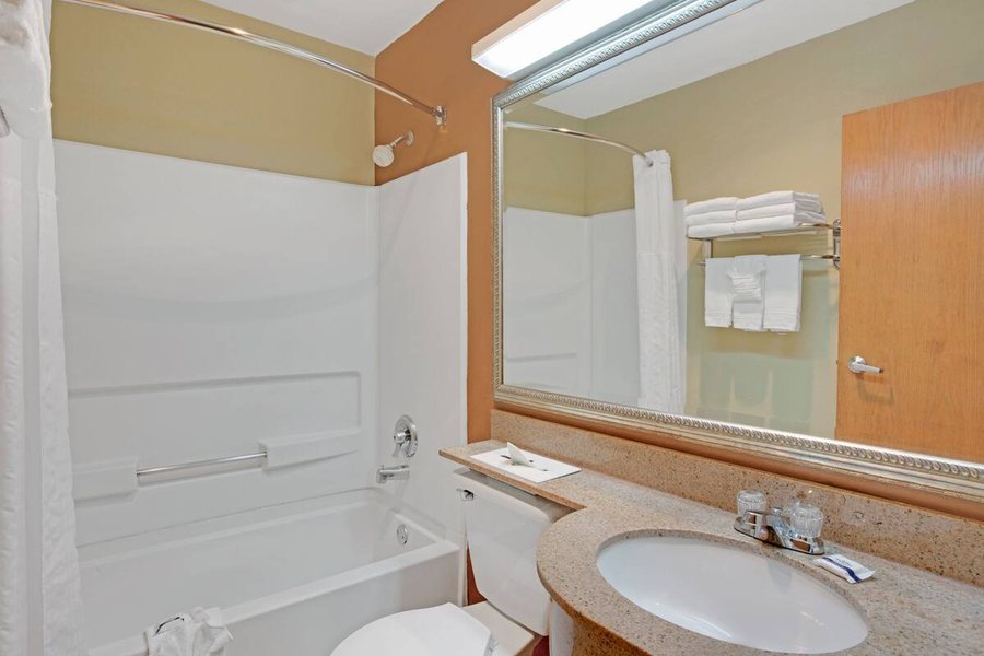 Sleep Inn University Place — Bathroom