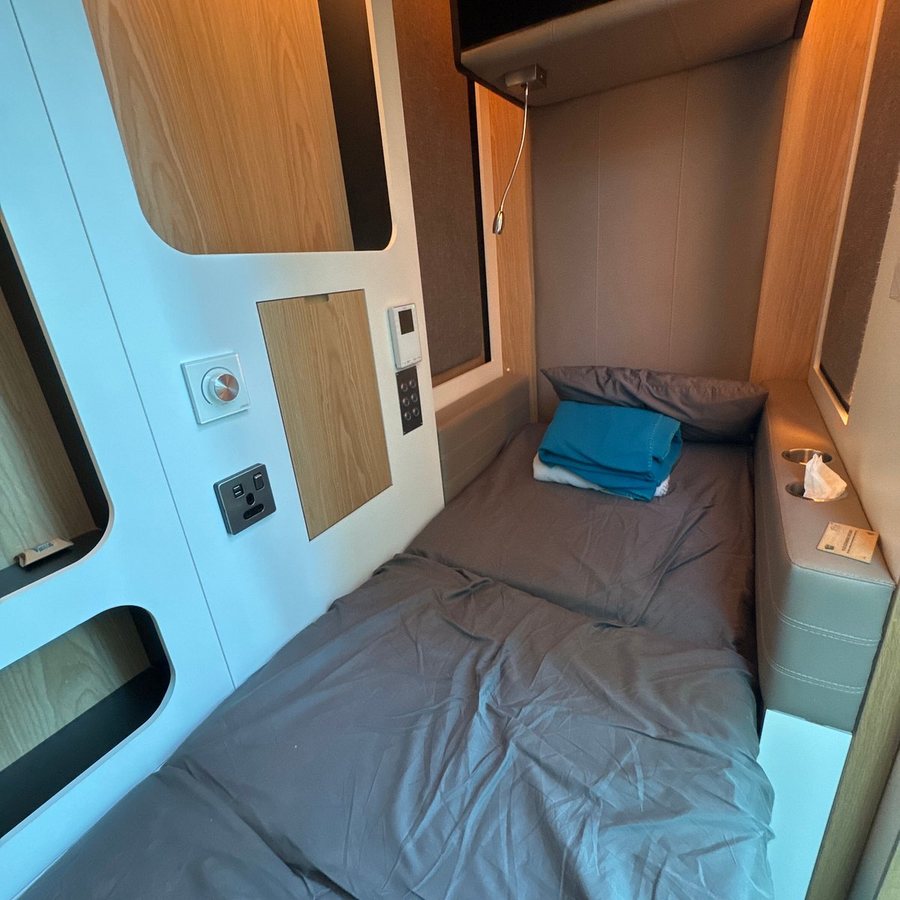 Sleepover Dubai International Airport B Gates — Guest room