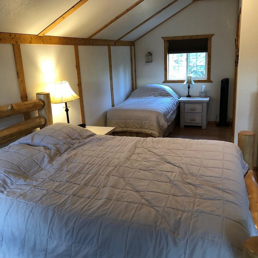 Slide Mountain Cabins RV Park — Guest room
