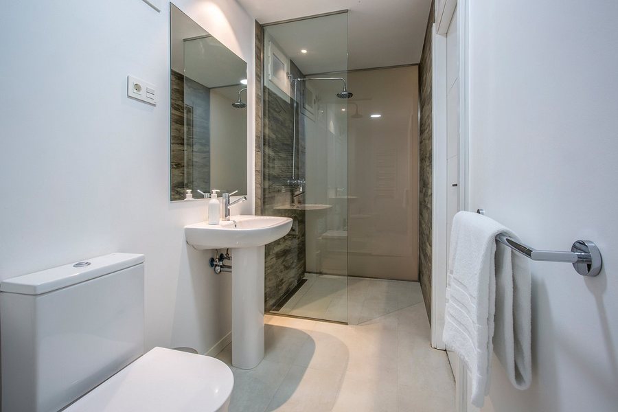 Slow Suites Luchana — Bathroom