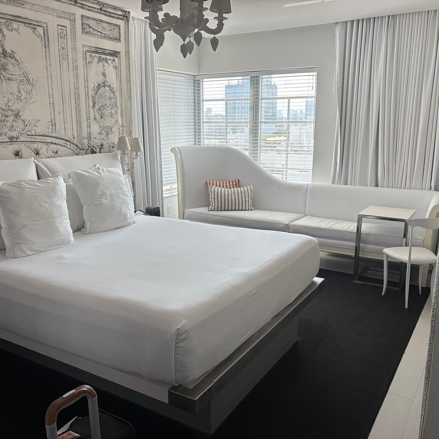 SLS South Beach Miami Beach Florida — Guest room