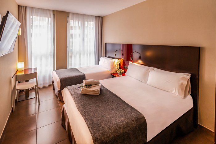 Sm Hotel Teatre Auditori Barcelona Catalonia — Guest room