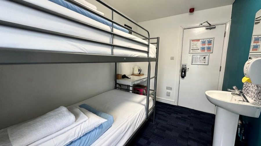 Smart Hyde Park Inn Hostel — Guest room