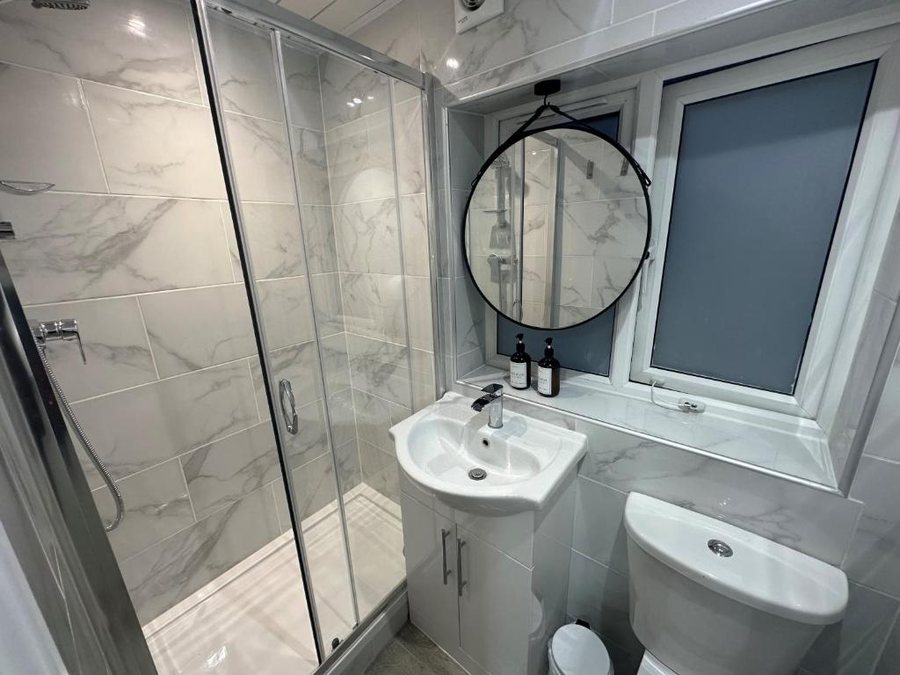 Smart Hyde Park View — Bathroom