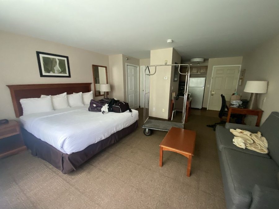 Smart Suites Ascend Hotel Collection — Guest room