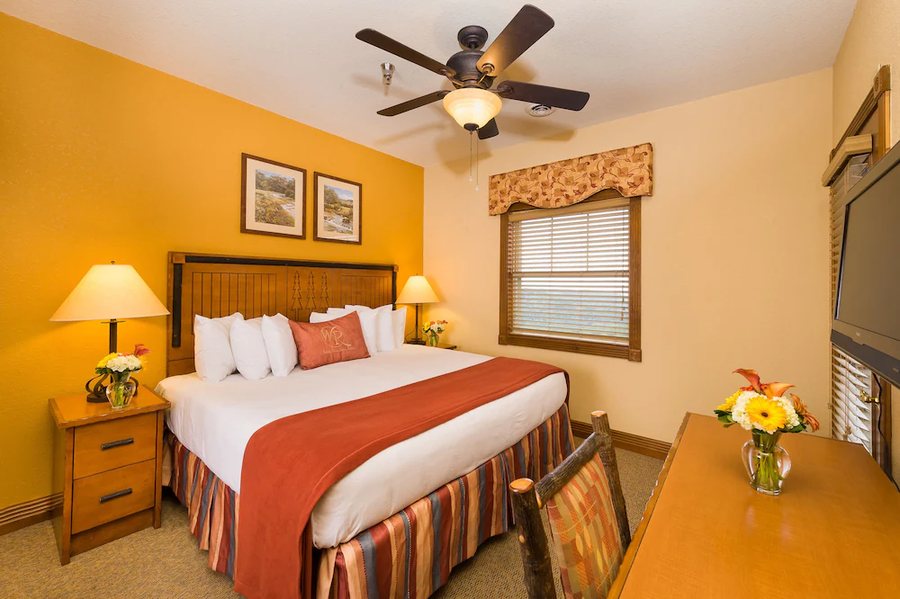 Smoky Mountain Cabins — Guest room