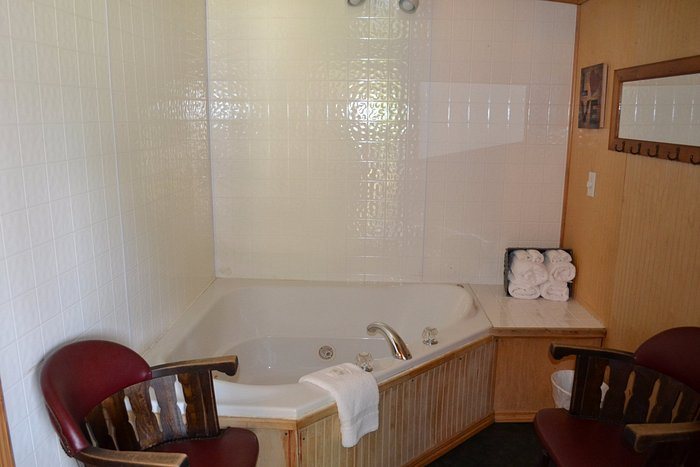 Smoky View Cottages RV Resort — Bathroom