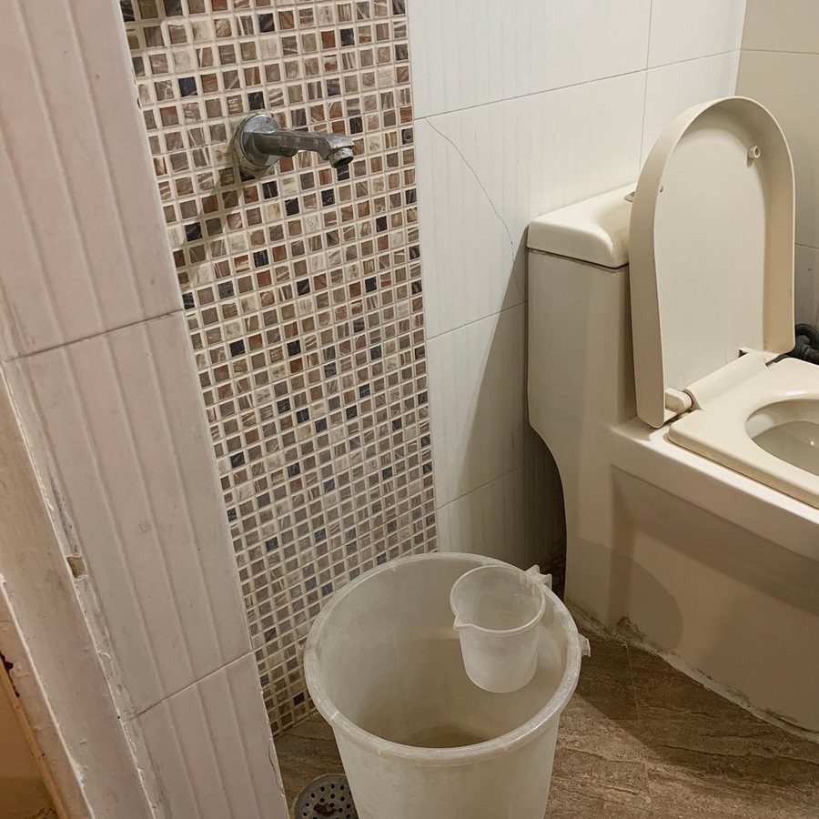 Smyle Inn — Bathroom