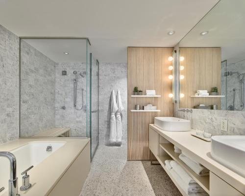 Smyth Tribeca — Bathroom