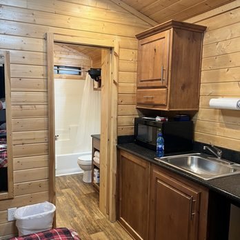 Snake River Cabins RV Village — Bathroom