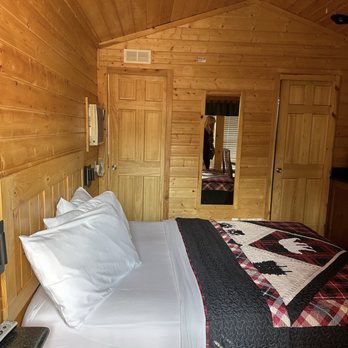 Snake River Cabins RV Village — Guest room