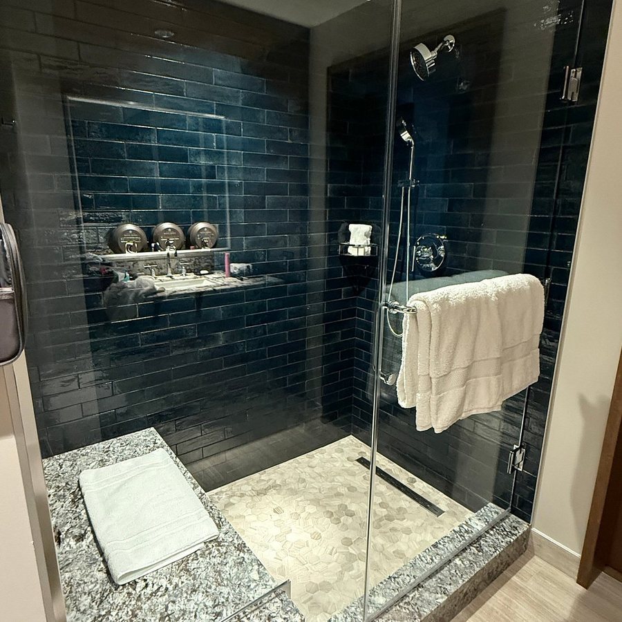 Snoqualmie Inn by Hotel America Snoqualmie Washington — Bathroom