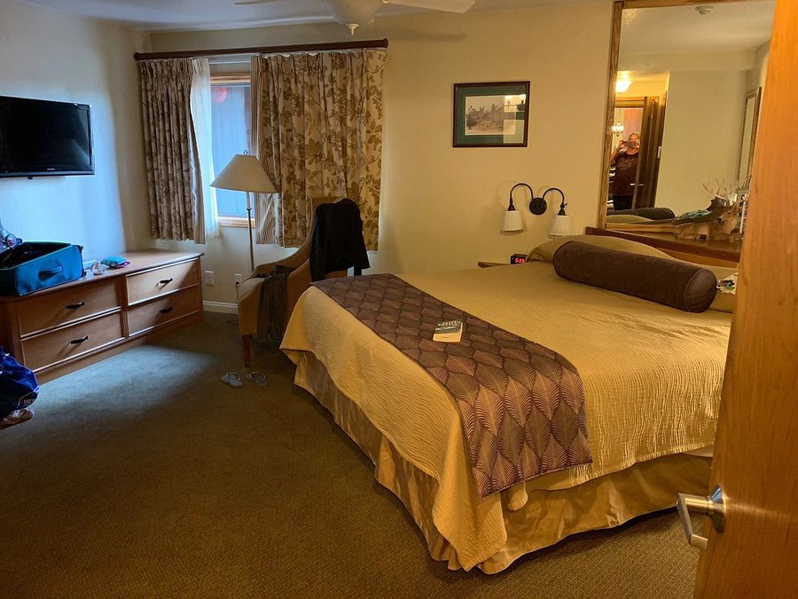 Snow Lake Lodge — Guest room